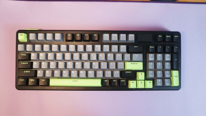 机械键盘测评：客制化与性价比的完美平衡开元棋牌雷柏V700DIY-98黑灰绿(图2)