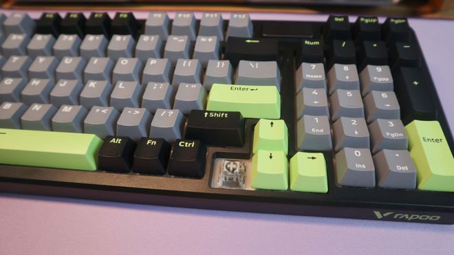 机械键盘测评：客制化与性价比的完美平衡开元棋牌雷柏V700DIY-98黑灰绿(图4)