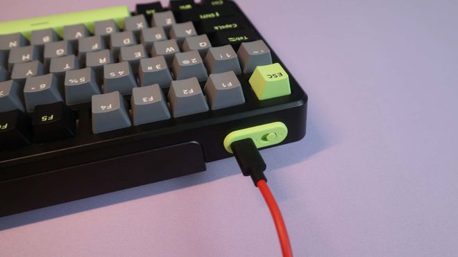 机械键盘测评：客制化与性价比的完美平衡开元棋牌雷柏V700DIY-98黑灰绿(图1)